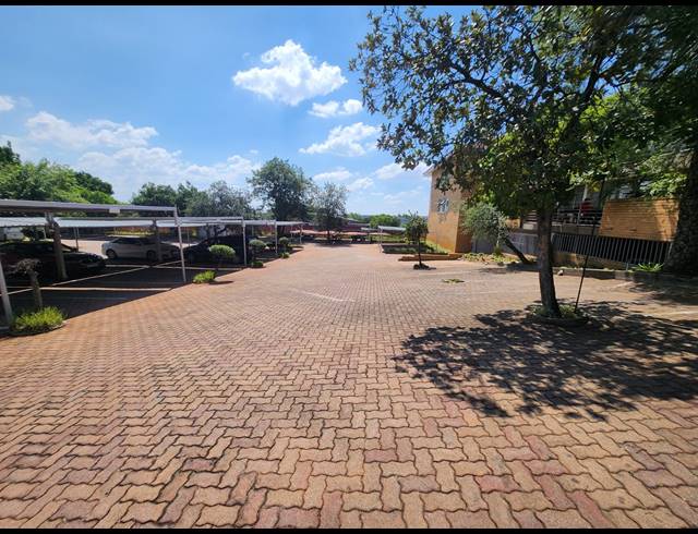 96M² OFFICE TO LET IN VORNA VALLEY
